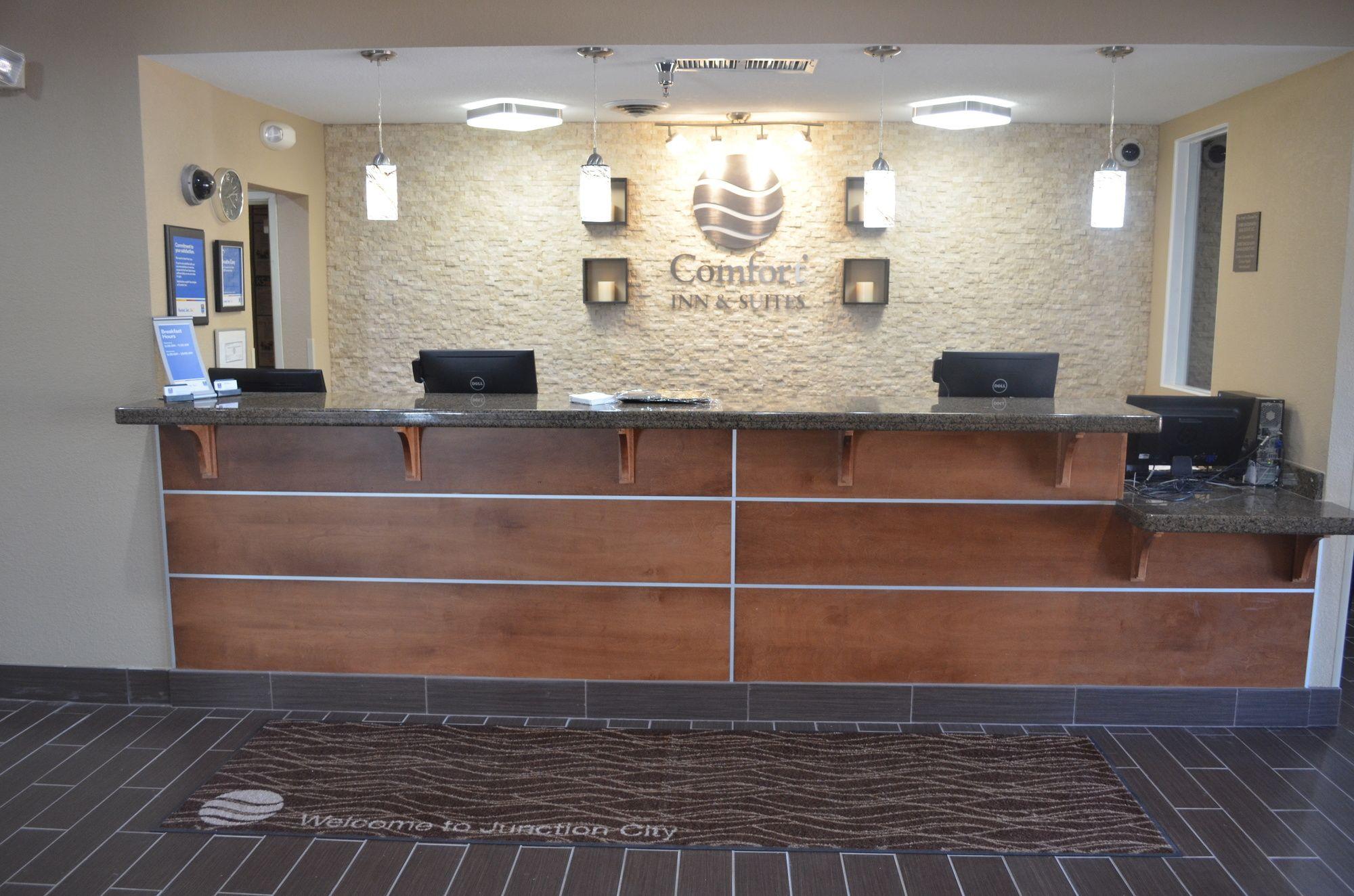 Comfort Inn & Suites Junction City - Near Fort Riley Ngoại thất bức ảnh
