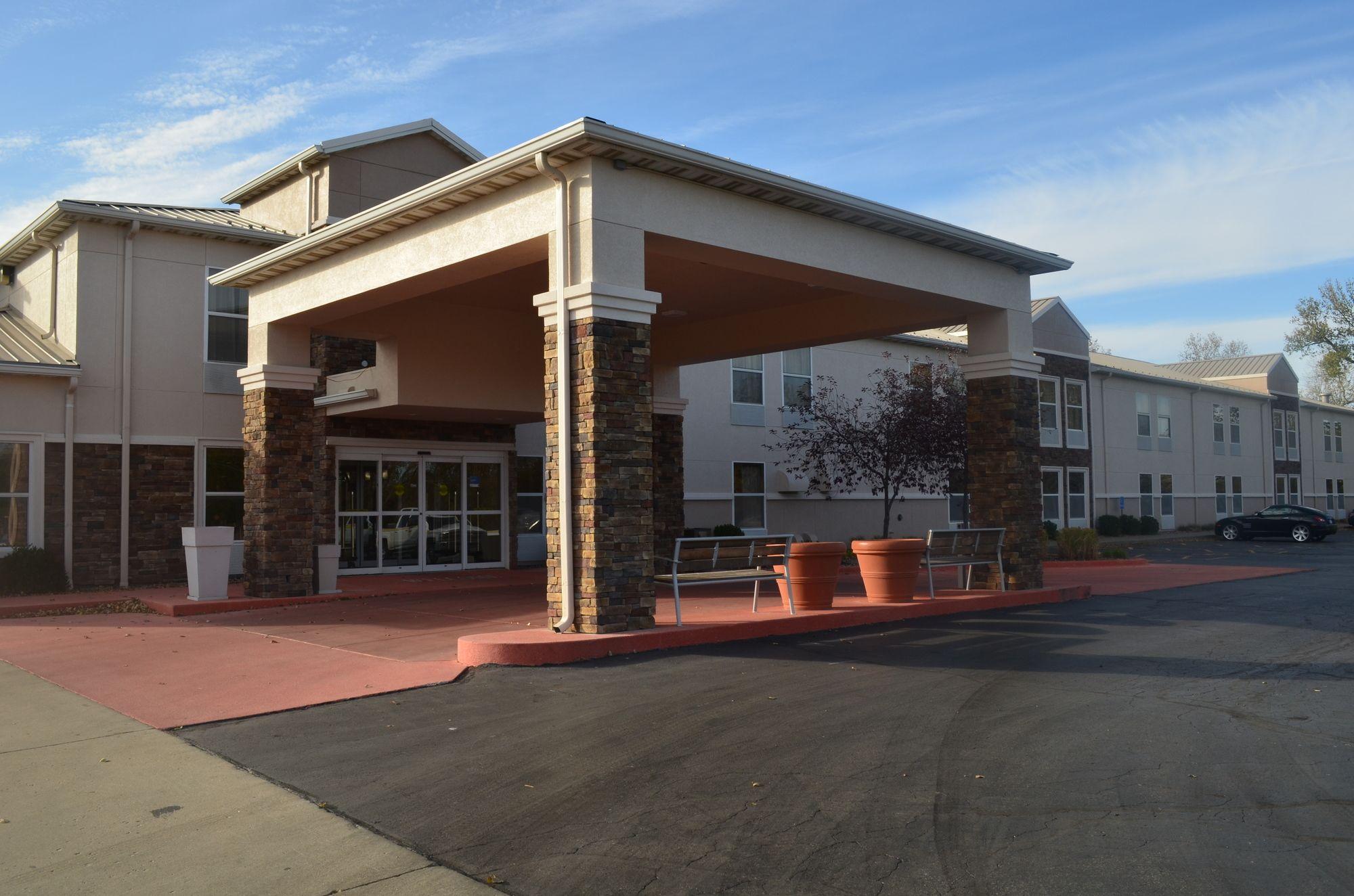 Comfort Inn & Suites Junction City - Near Fort Riley Ngoại thất bức ảnh