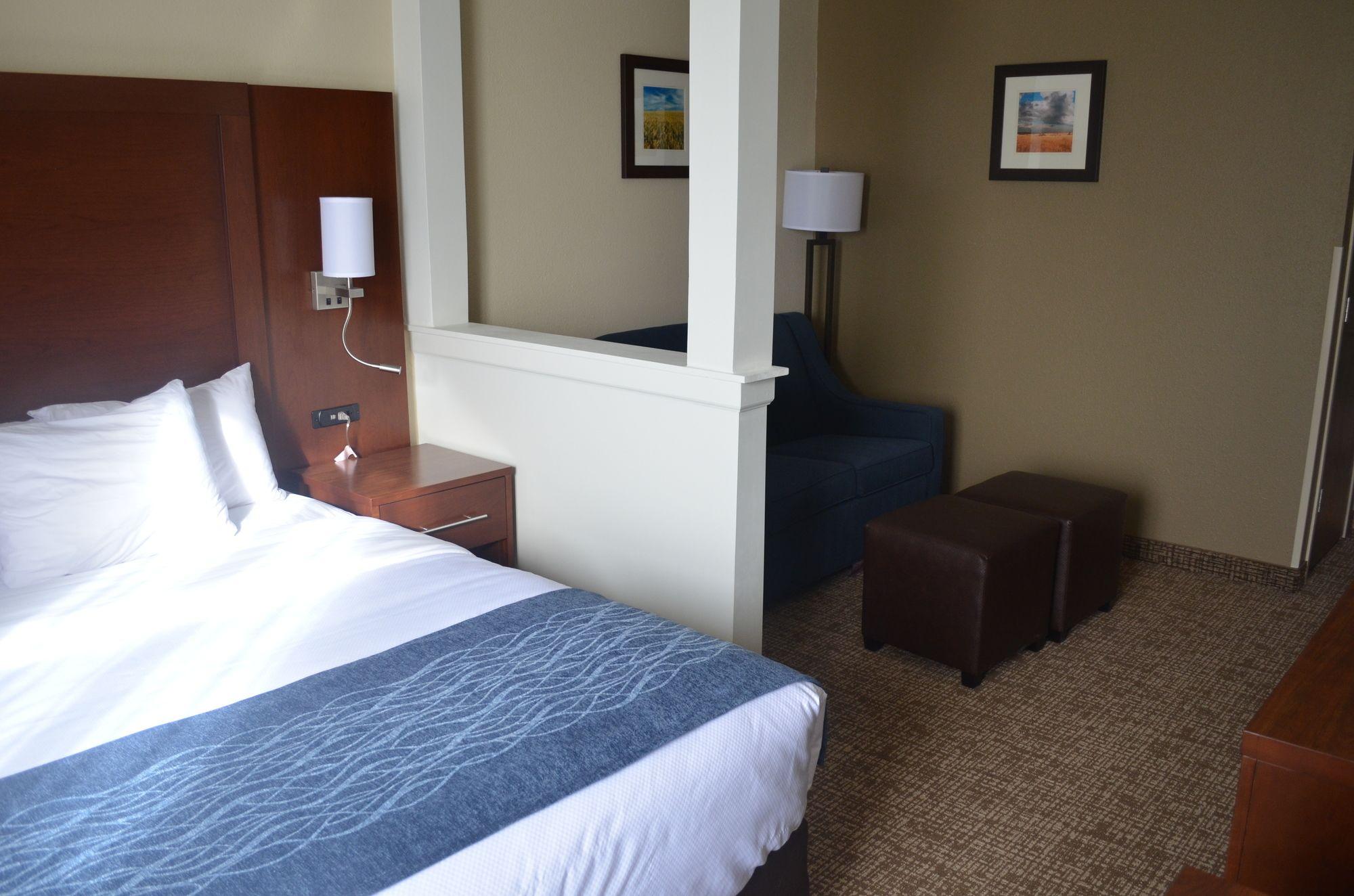 Comfort Inn & Suites Junction City - Near Fort Riley Ngoại thất bức ảnh