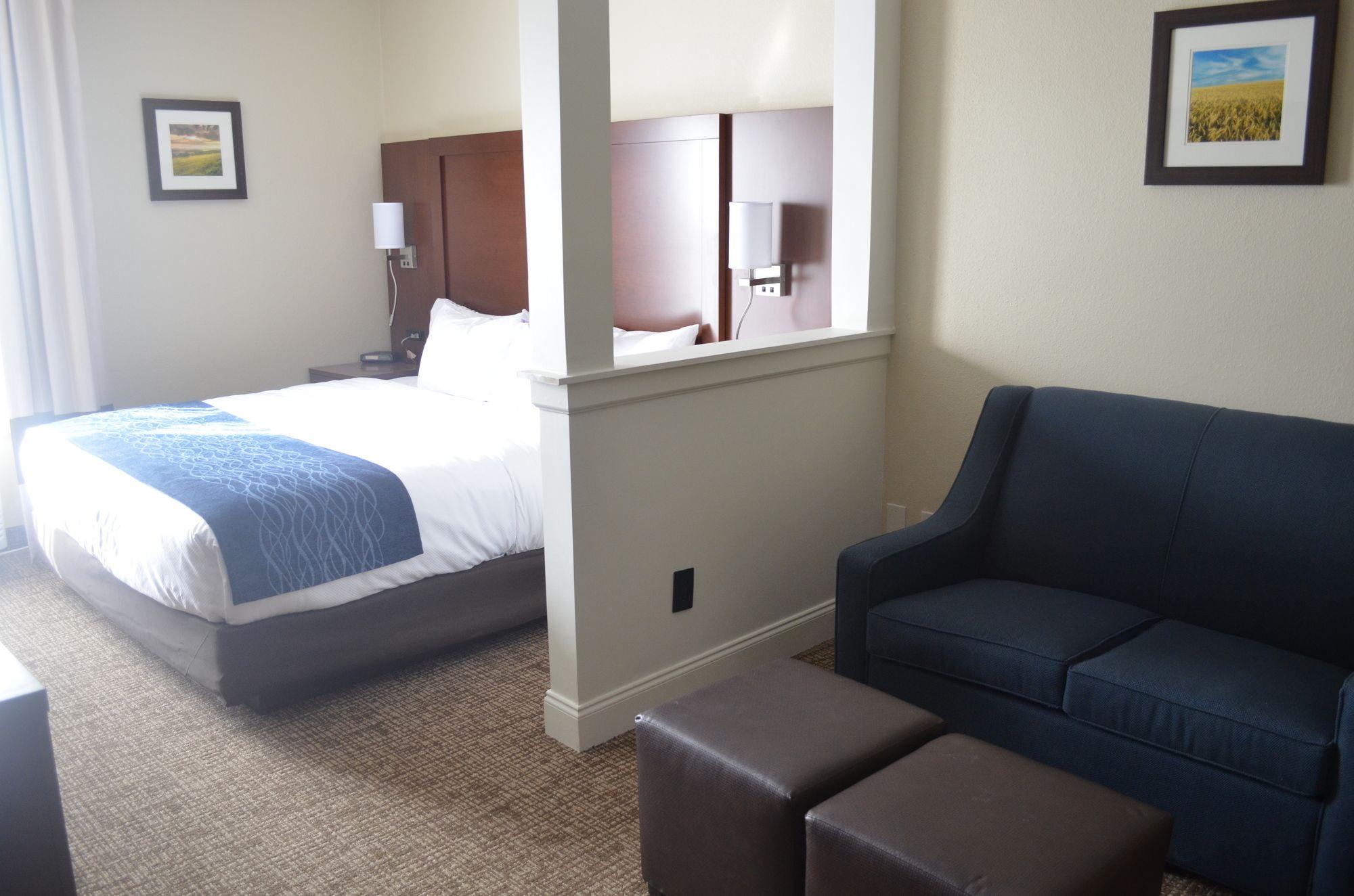 Comfort Inn & Suites Junction City - Near Fort Riley Ngoại thất bức ảnh