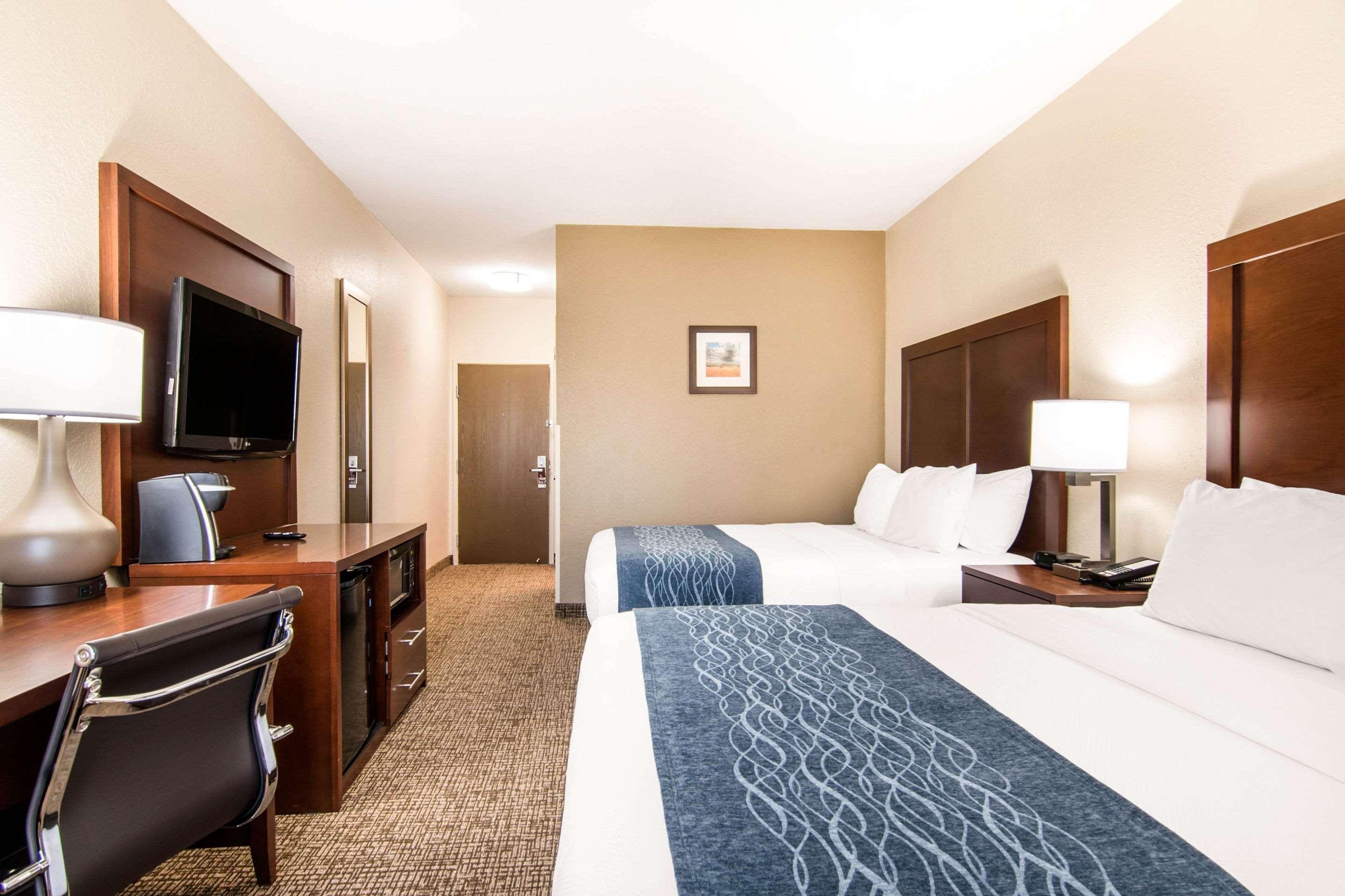 Comfort Inn & Suites Junction City - Near Fort Riley Ngoại thất bức ảnh