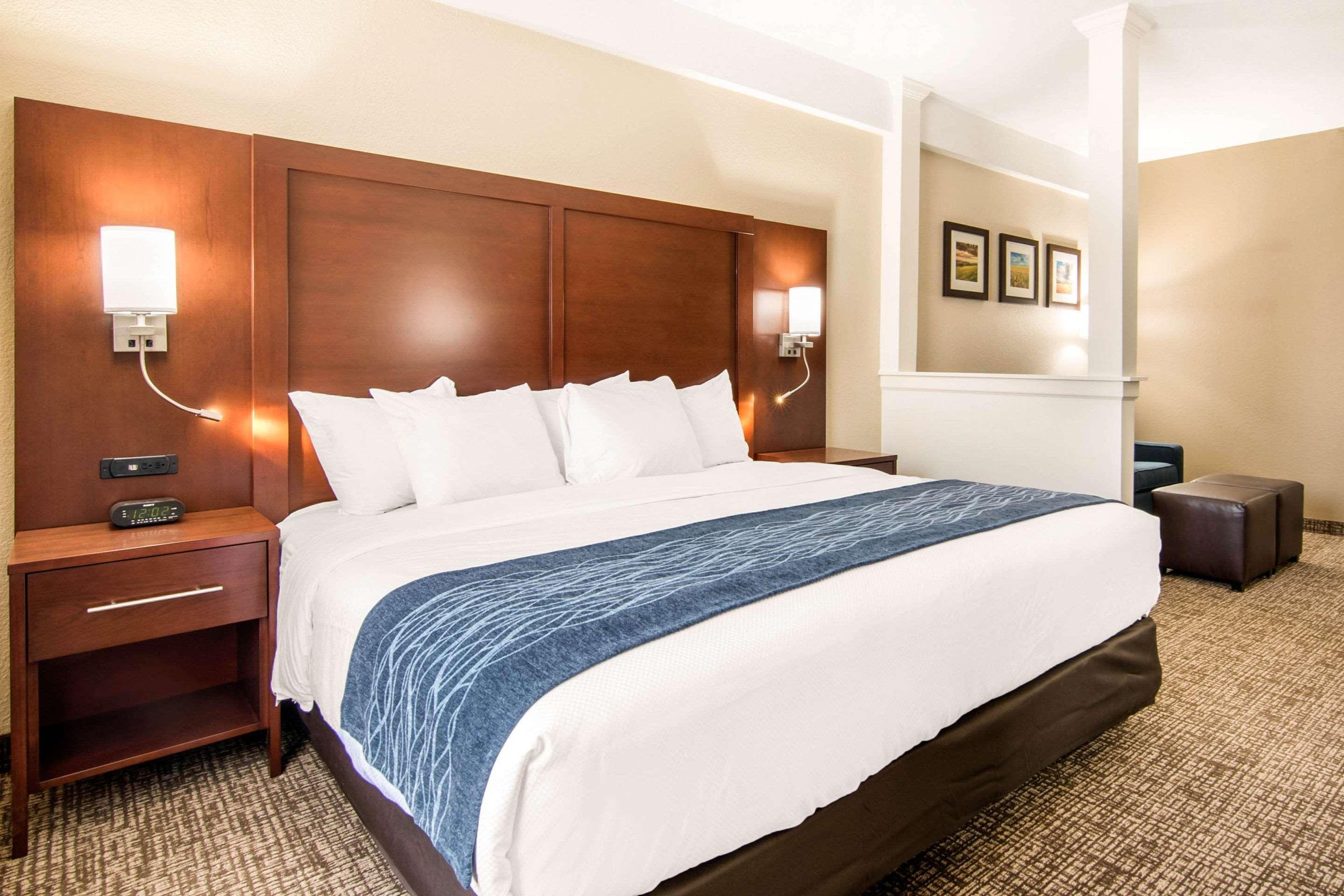 Comfort Inn & Suites Junction City - Near Fort Riley Ngoại thất bức ảnh