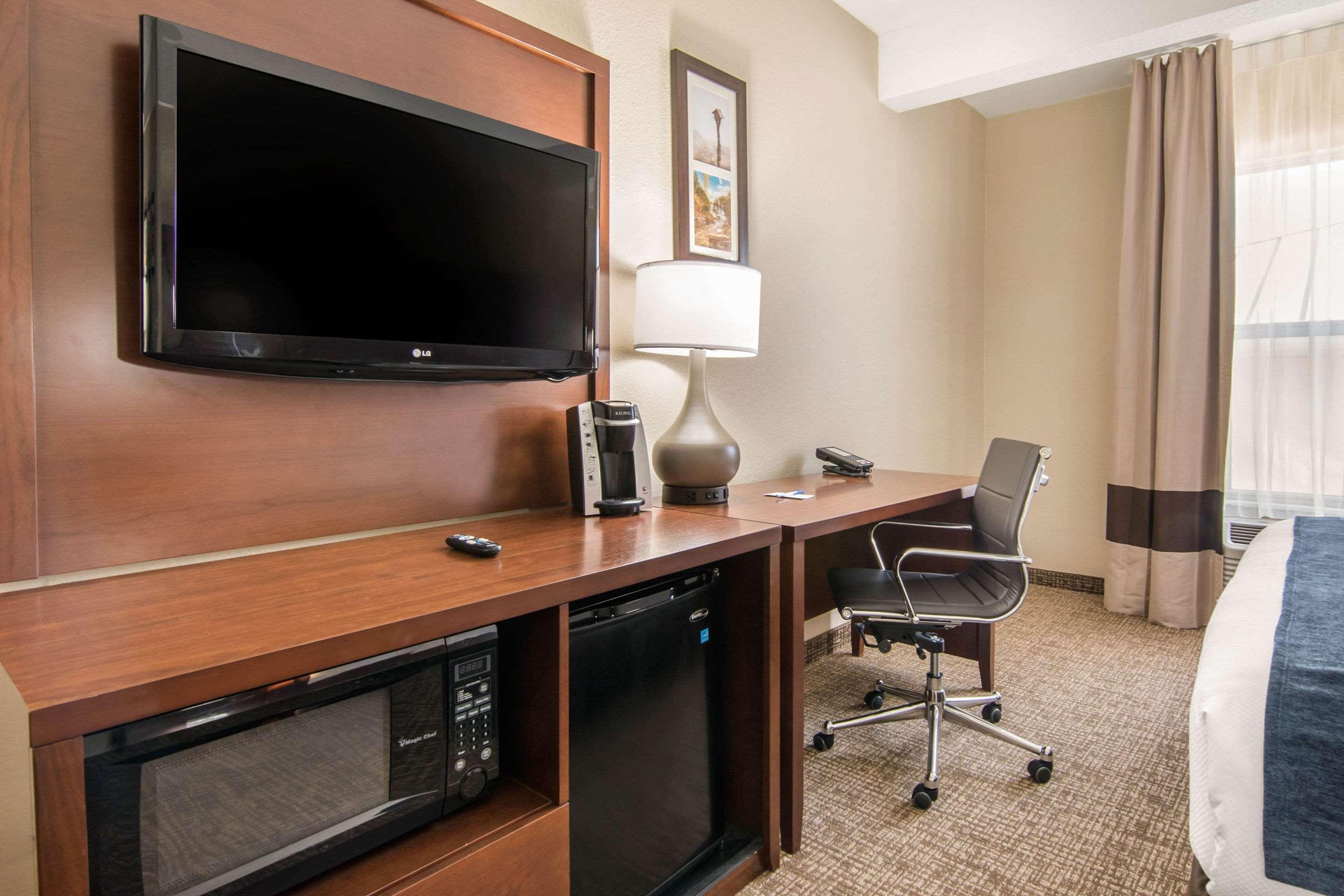 Comfort Inn & Suites Junction City - Near Fort Riley Ngoại thất bức ảnh