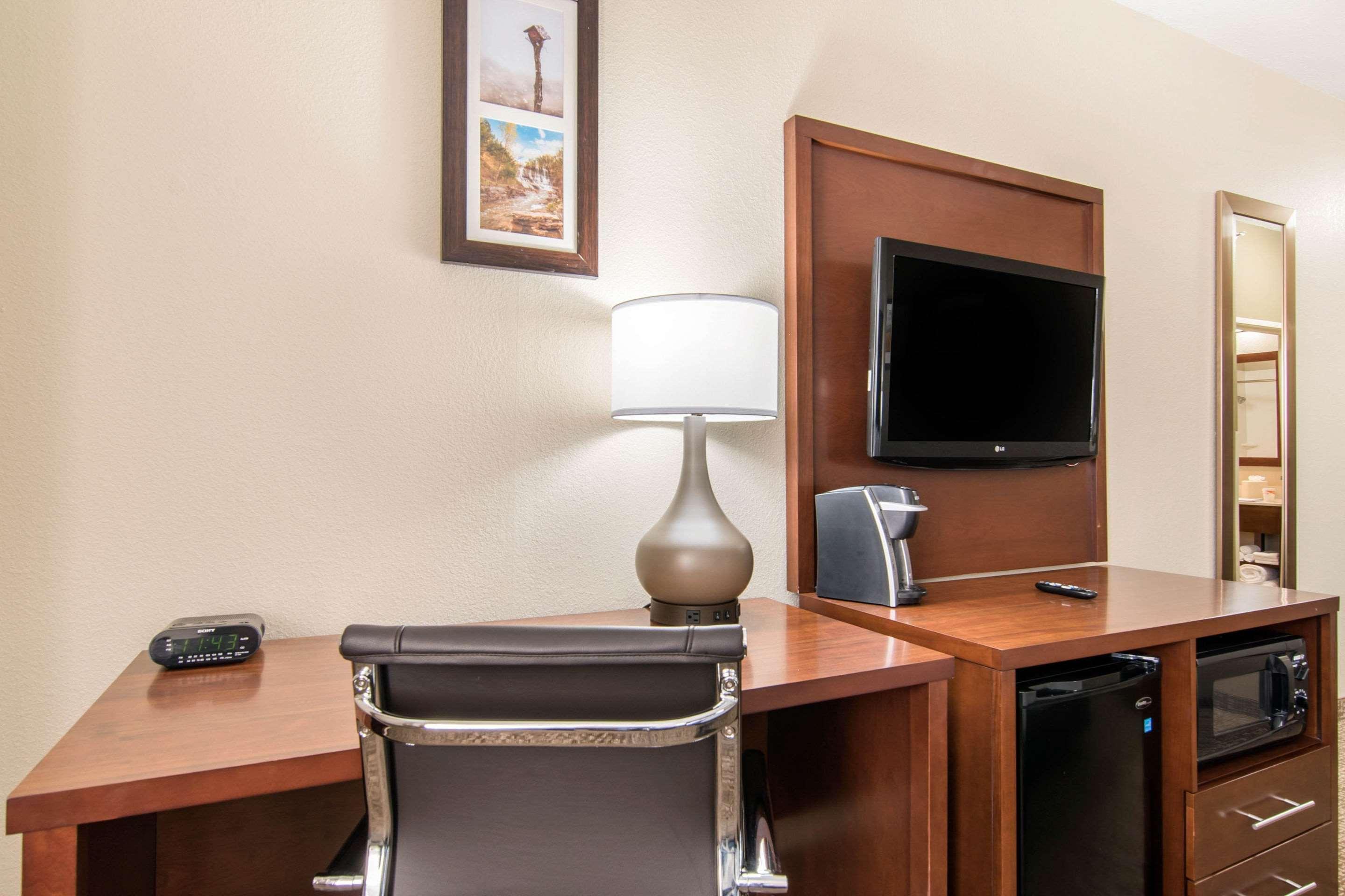 Comfort Inn & Suites Junction City - Near Fort Riley Ngoại thất bức ảnh
