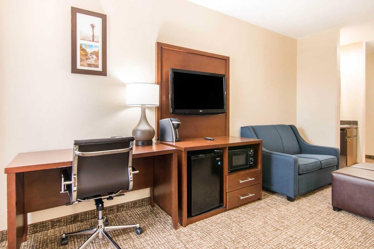 Comfort Inn & Suites Junction City - Near Fort Riley Ngoại thất bức ảnh
