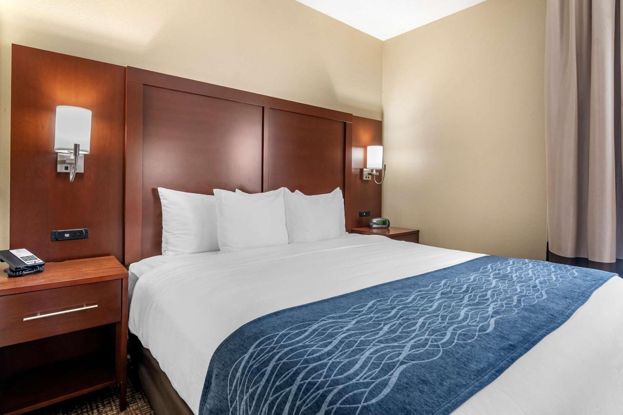 Comfort Inn & Suites Junction City - Near Fort Riley Ngoại thất bức ảnh