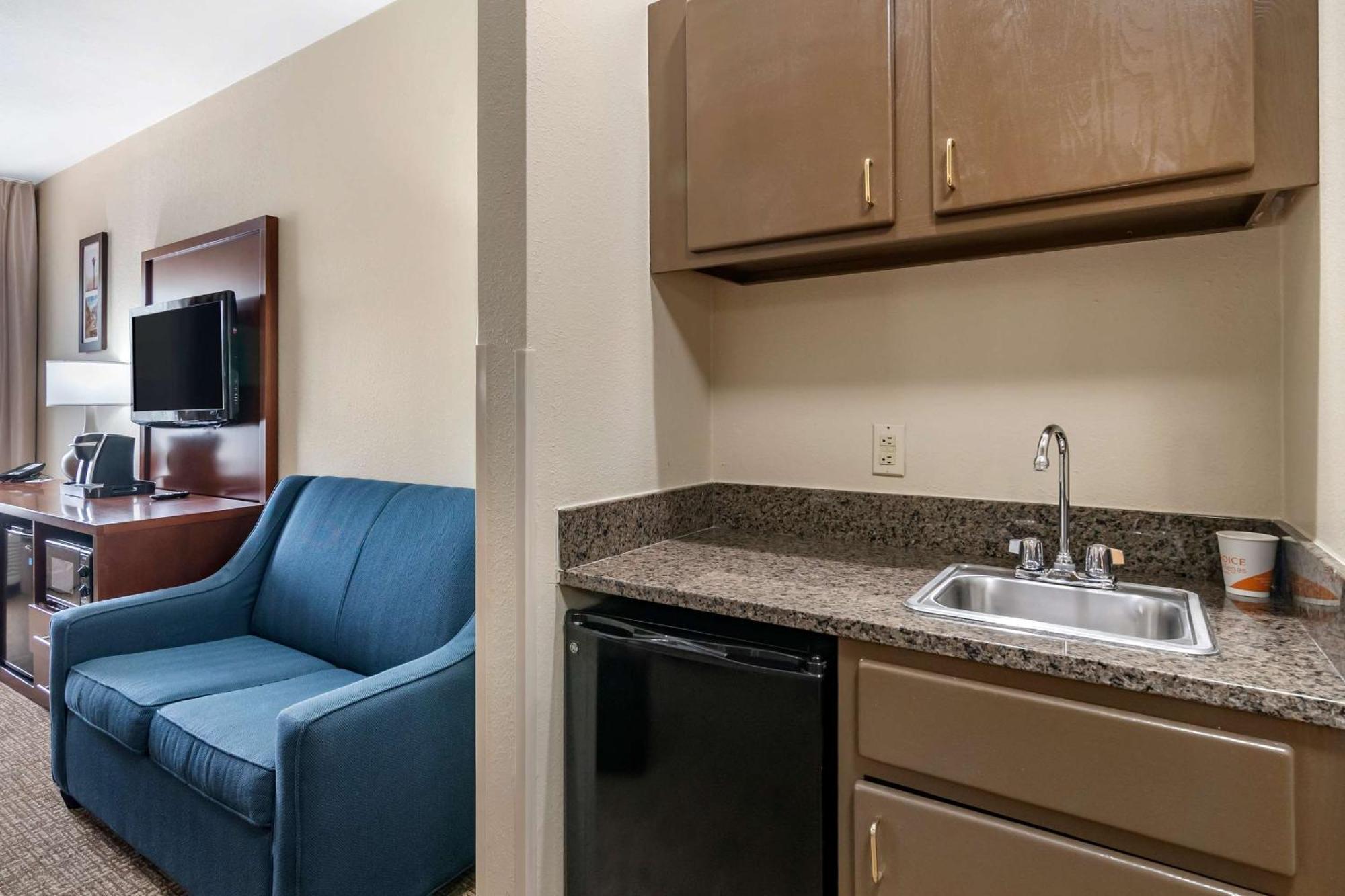 Comfort Inn & Suites Junction City - Near Fort Riley Ngoại thất bức ảnh