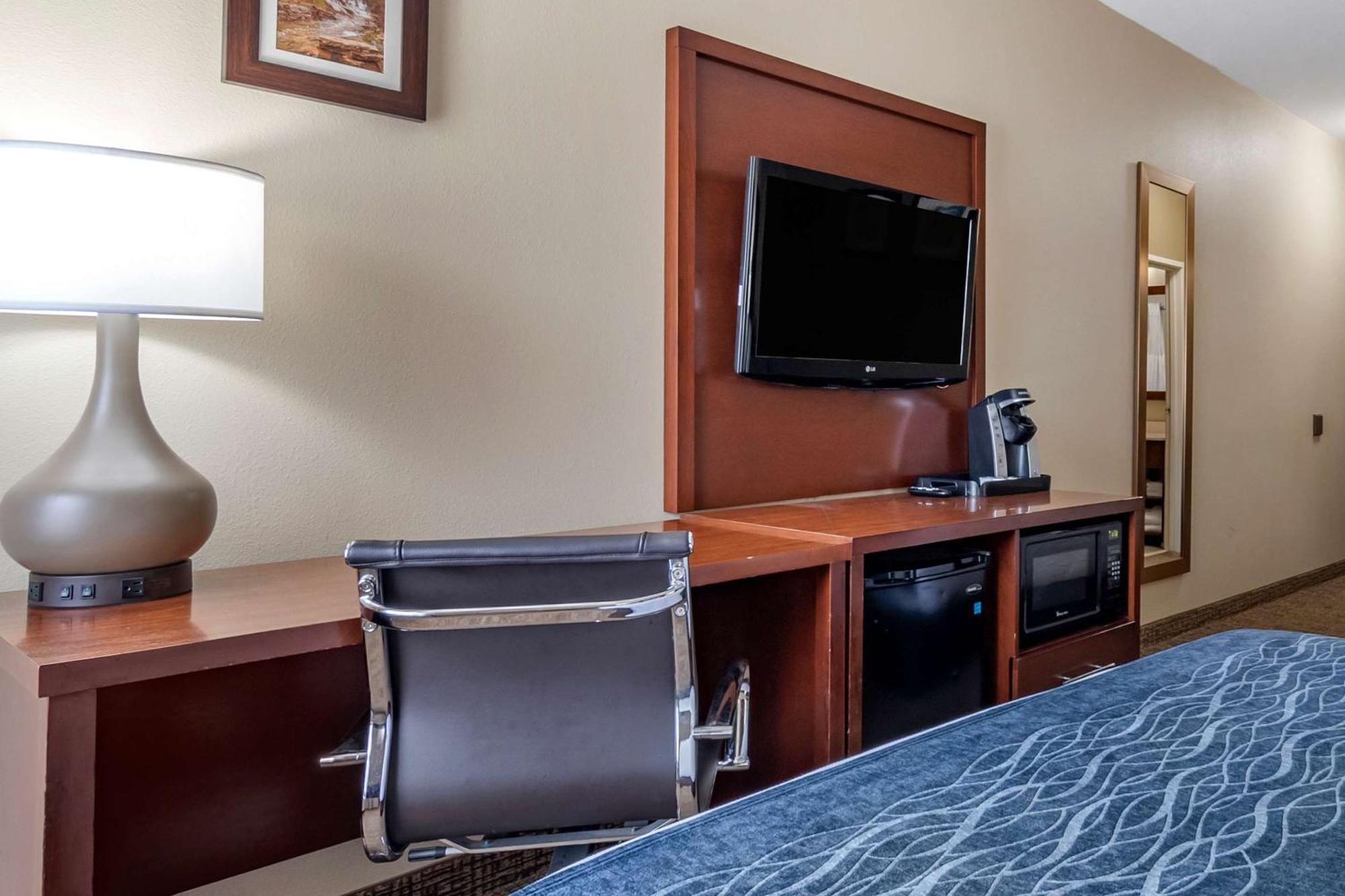 Comfort Inn & Suites Junction City - Near Fort Riley Ngoại thất bức ảnh