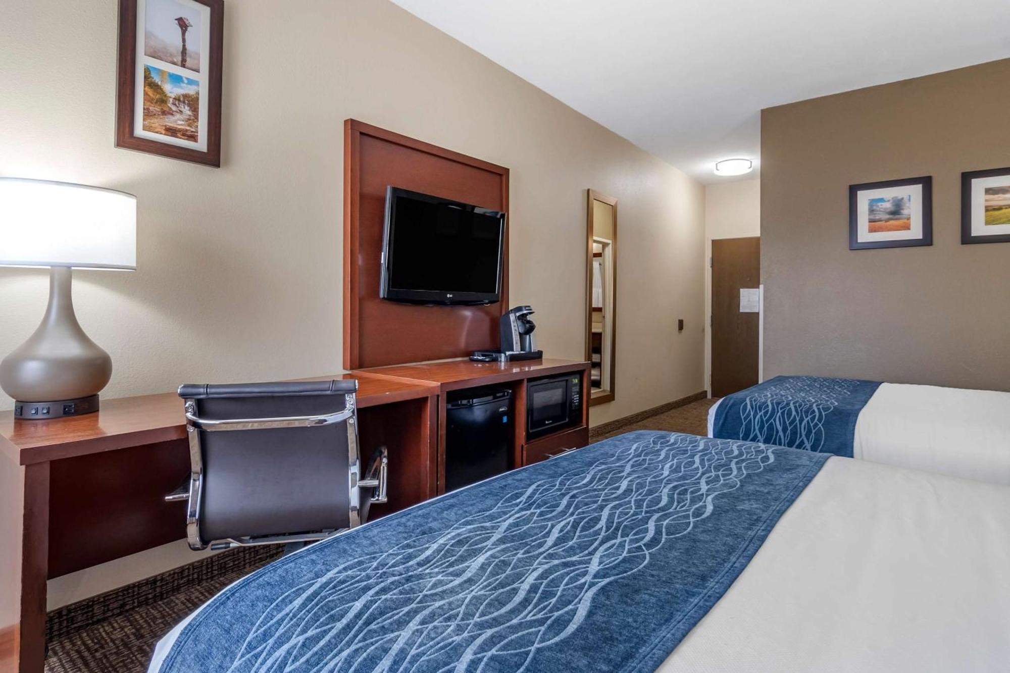 Comfort Inn & Suites Junction City - Near Fort Riley Ngoại thất bức ảnh