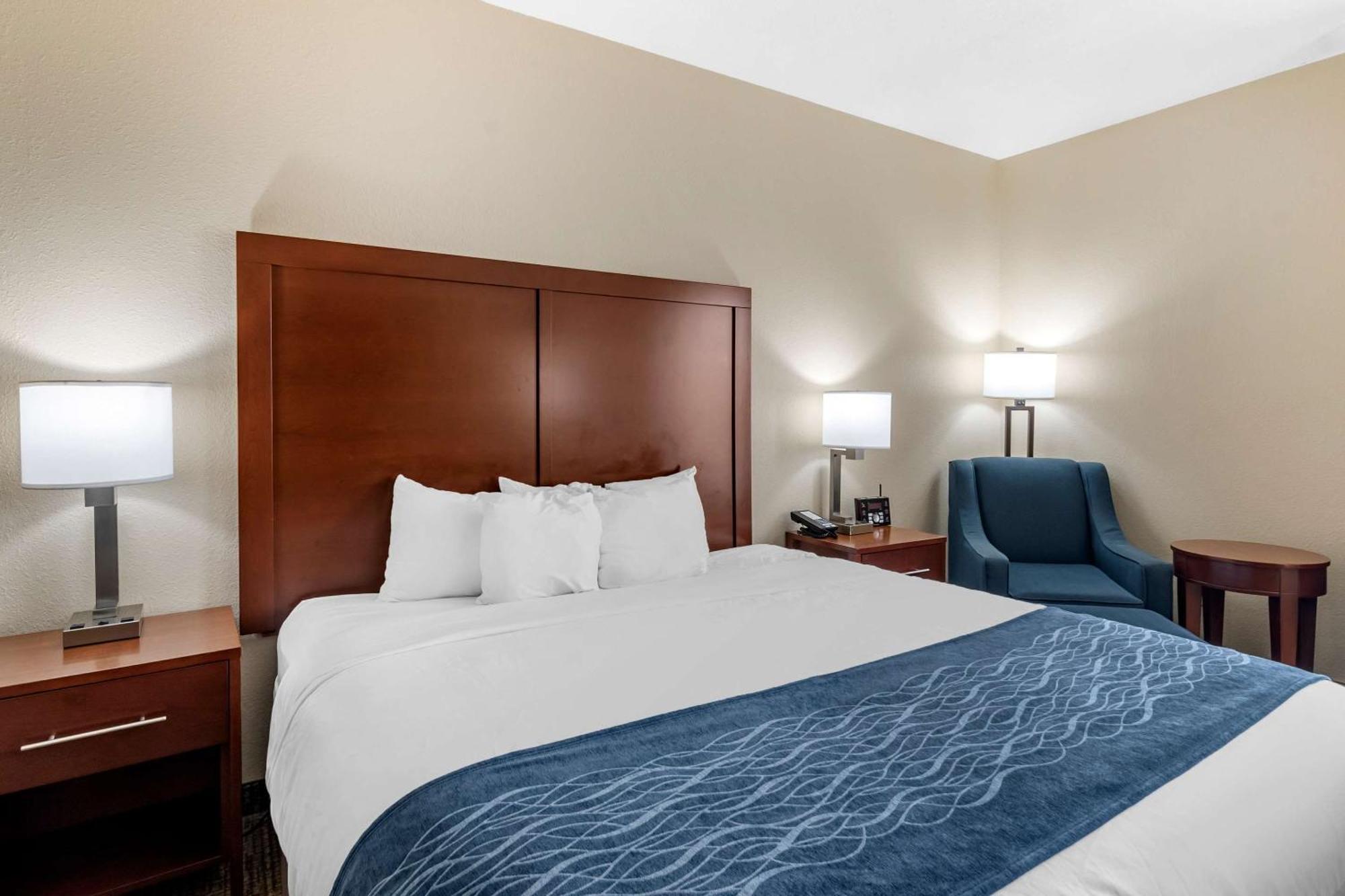 Comfort Inn & Suites Junction City - Near Fort Riley Ngoại thất bức ảnh