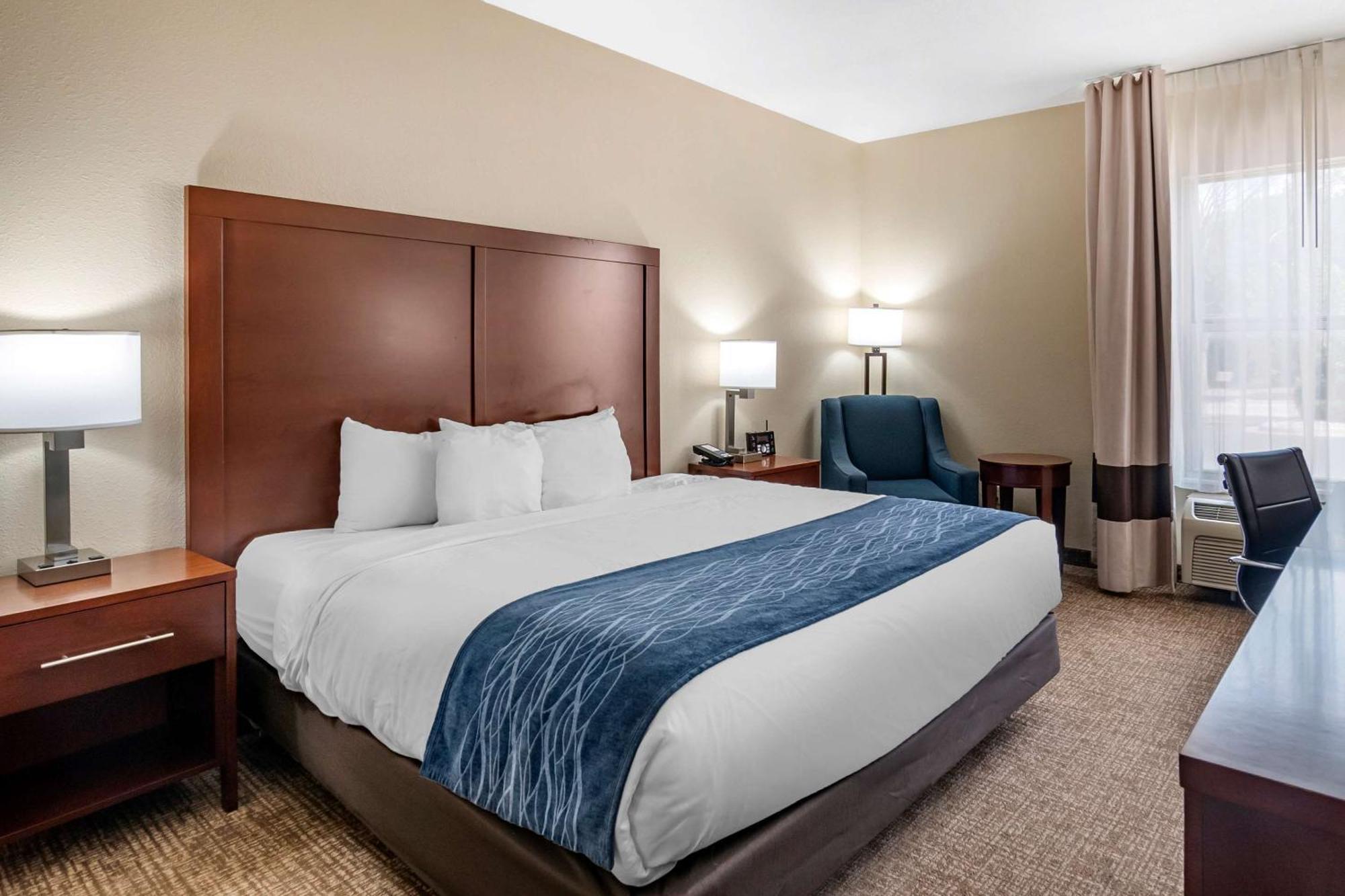 Comfort Inn & Suites Junction City - Near Fort Riley Ngoại thất bức ảnh